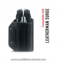 Funda KYDEX LEATHERMAN SURGE CON PATRÓN DE FIBRA DE CARBONO NEGRO