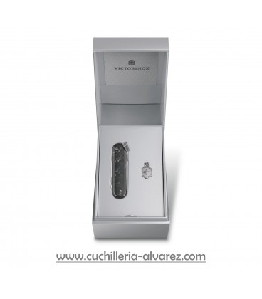 Victorinox CLASSIC SD Brilliant Carbon 0.6221.90