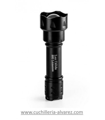 Linterna LUZ CALIDA con zoom 800 lúmenes