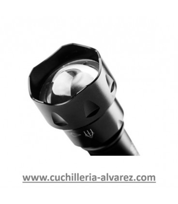 Linterna LUZ CALIDA con zoom 800 lúmenes