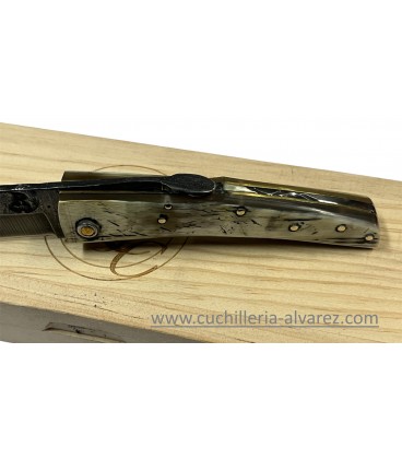 Navaja artesana RGC La bruja negra cuerno blanco