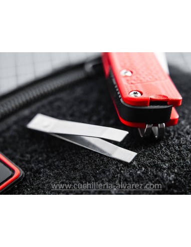 Boker Plus Fire Ant Red 01BP0008 con hoja en acero inoxidable 1.4116, empuñadura de polipropileno rojo.