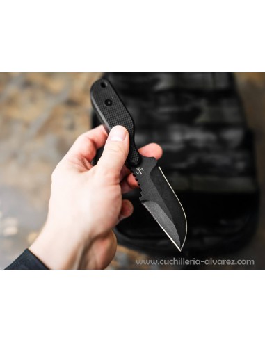 Cuchillo Boker Plus Kagat 02BP0001 con hoja en acero carbono 1095, empuñadura de G10.