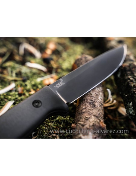 Boker Plus DBK BUSHFRIEND 2000 Allblack 121516 con acero carbonono 80 80CrV2 y empuñadira en Richlite.